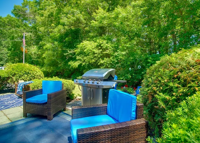 < 1 Mi To Beaches: Cape Cod Bungalow W/ Fire Pit!