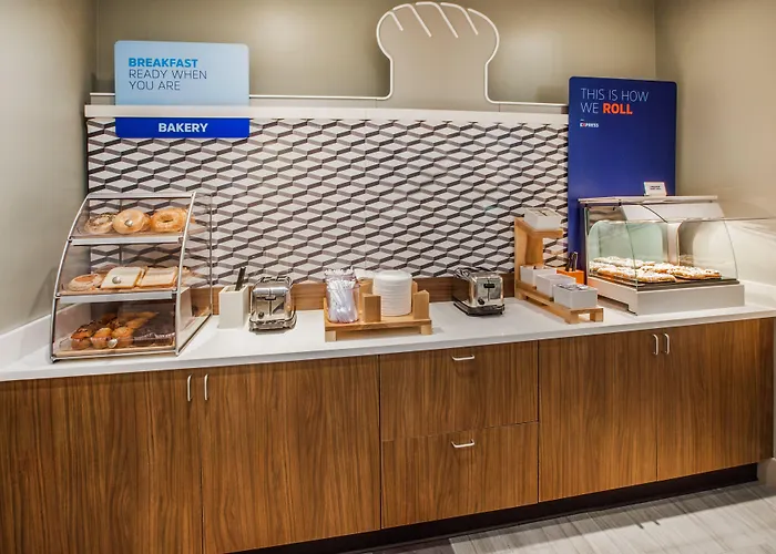Holiday Inn Express - Fall River North